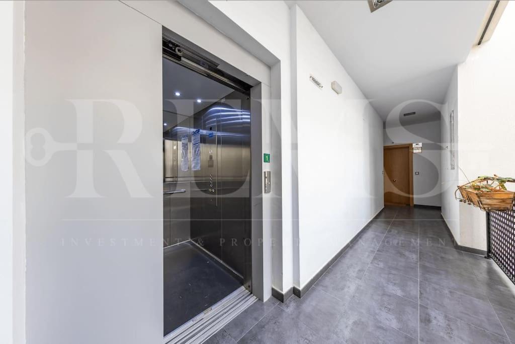 Inviting Apartment In The Center By Rems 말라가 외부 사진